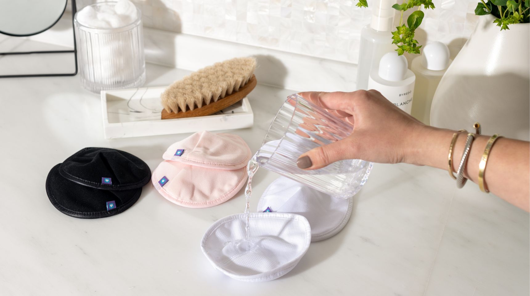 Washable Nursing Pads vs Disposable: Which is Best for You? – Lansinoh